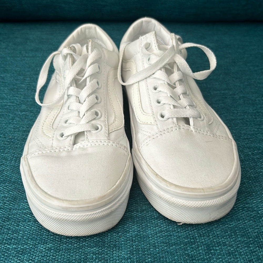White lace up Vans size 5 in men’s or 6.5 in women’s.